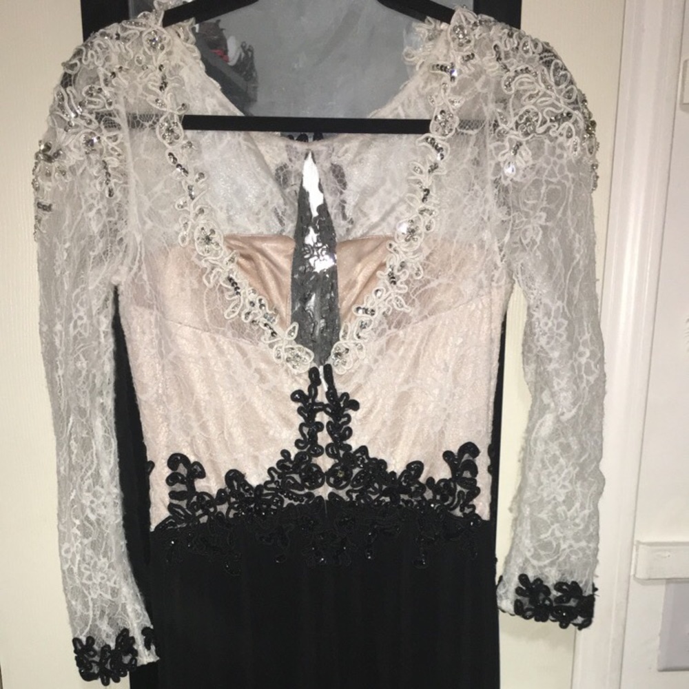 Formal Dress - Picture 4 of 5